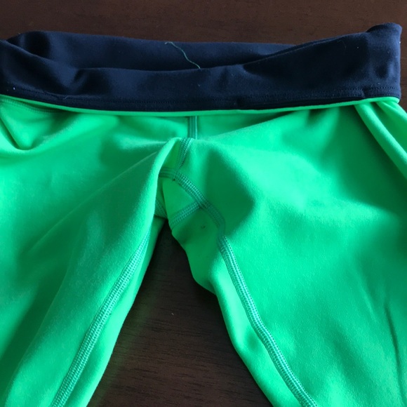 Lululemon wunder under crop (reversible) - Picture 2 of 3